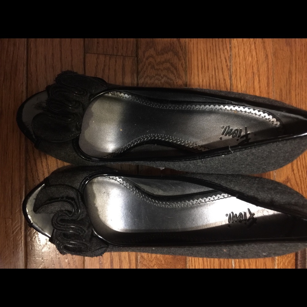 Gray black Fioni peep toe pump